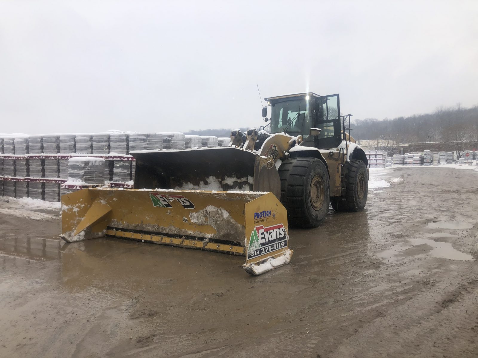 Cat 980K loader with 16’ snow box